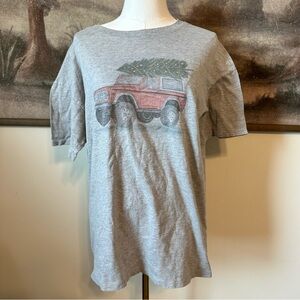 American Eagle Outfitters Gray Tee with Red SUV and Christmas Tree Design